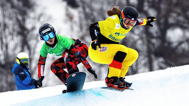 Die Bräunlingerin Jana Fischer (rechts) will sich in St. Moritz in der Weltelite der Snowboardcrosserinnen etablieren. Bild: imago