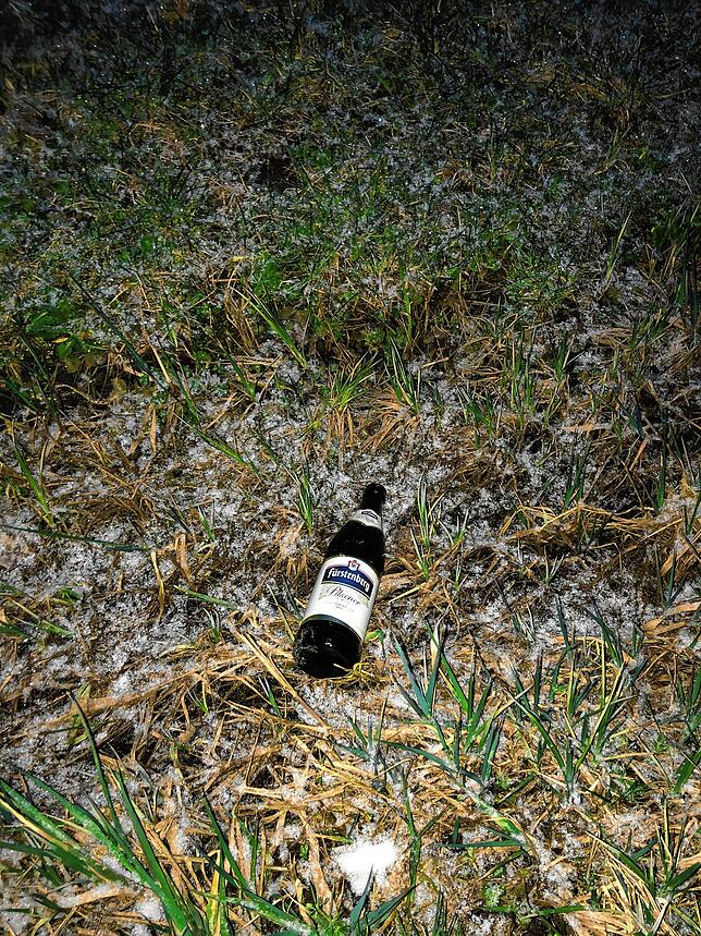 Bild 3: Wer entsorgt bei Wolterdingen und Tannheim Bierkisten mitten im Wald? Und das sogar jedes Jahr aufs Neue?