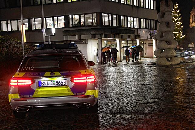 Gut 50 „Corona-Spaziergänger“ waren am Montag in St. Georgen unterwegs. Sie trafen sich am Rathaus und liefen los, als die ...