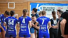 Der Steißlinger Trainer Andreas Wendel bei einer Ansprache an sein Team.