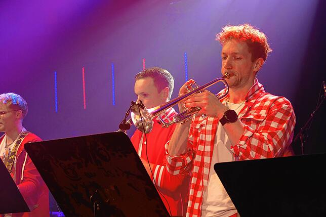 Bild 16: Buäbä & Maidli begeistern während dem 24. Showkonzert der Feuerwehrkapelle Pfohren das Publikum
