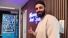 Inan Ödünc hat Ende Juli den Automaten-Späti am Landungsplatz eröffnet.