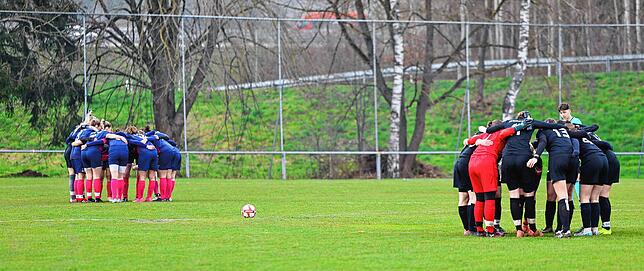 Bild 2: Unsere Bildergalerie vom Frauen-Bezirksliga-Spitzenspiel zwischen Kirchen-Hausen und Wolterdingen