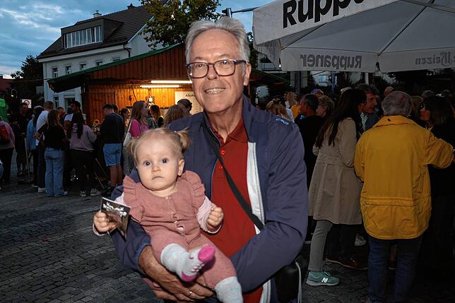 Bild 26: Das Dingelsdorfer Herbstfest 2025 ist eröffnet: So wird am ersten Abend gefeiert