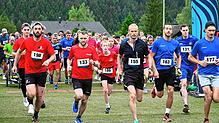 Beim Start der 175 Teilnehmer beim großen Schneider-Run zählt die Zeit erst ab dem Überschreiten der Messeinrichtung am Boden. Bild: ...