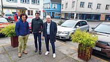 Daniel Stadler, Heimo Sauter und Hermann Müller (von links) sehen das Reduzieren der Zahl an Parkplätzen auf dem Meßkircher Saumarkt als ...