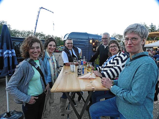 Bild 1: Bilder von der Jahrhundertparty im Festzelt mit Live-Acts und mega Stimmung