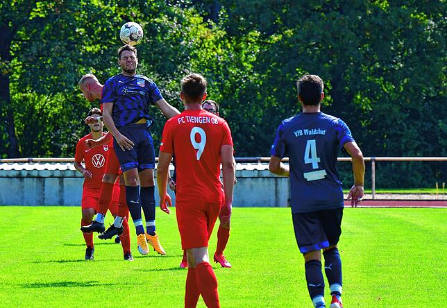 Bild 11: VfB Waldshut gewinnt das Derby beim FC Tiengen 08 mit 3:1 &ndash; und wir haben Bilder!