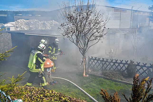 22 Mann sind bei dem Brand im Einsatz.