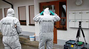 Die Spurensicherung sucht im März 2024 den Tatort in Lienheim ab (Archivbild). Die Staatsanwaltschaft kommt nun zu dem Schluss, dass der ...