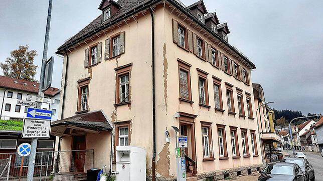 Der Zahn der Zeit nagt an der Alten Post. Mit Hilfe eines Investors soll das markante Gebäude saniert und einer Nutzung zugeführt ...