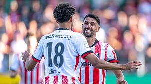 Vincenzo Grifo (r.) ist seit Jahren Freiburgs beständigster Offensivspieler.