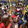 Proppenvolle Schulbusse: Bilder wie dieses Archivbild, das mehrere Jahre vor Corona entstand, kennt wohl jeder, der früher mit dem Bus ...