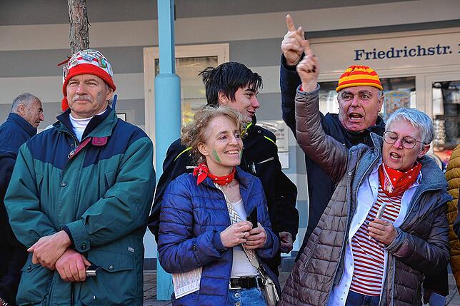 Bild 11: In Bad Dürrheim herrscht am Fasnetmentig beste Feierlaune (3)