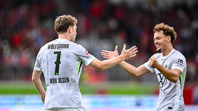 Brachte den VfL in Führung: Der Däne Andreas Skov Olsen (l.).
