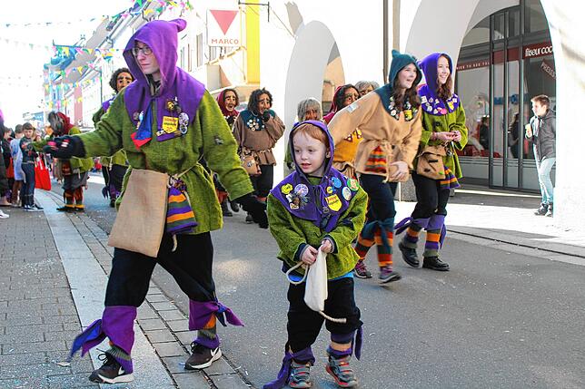 Bild 13: Die schönsten Bilder vom Kinderumzug und Kindernarrenbaumstellen am Fastnachtsdienstag
