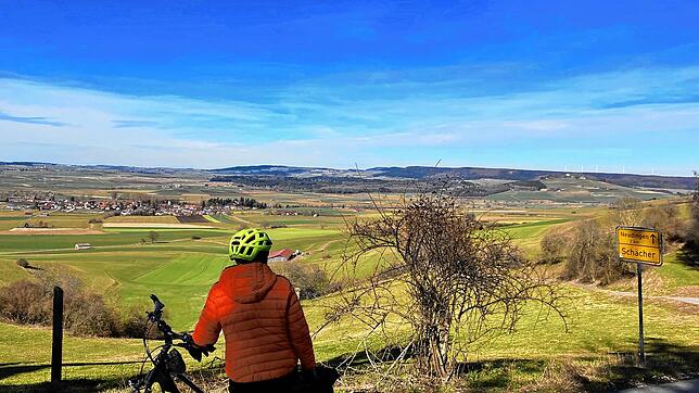 Herrliches, weites Panorama: Toller Blick von Schächer auf dem Fürstenberg über die Baar.