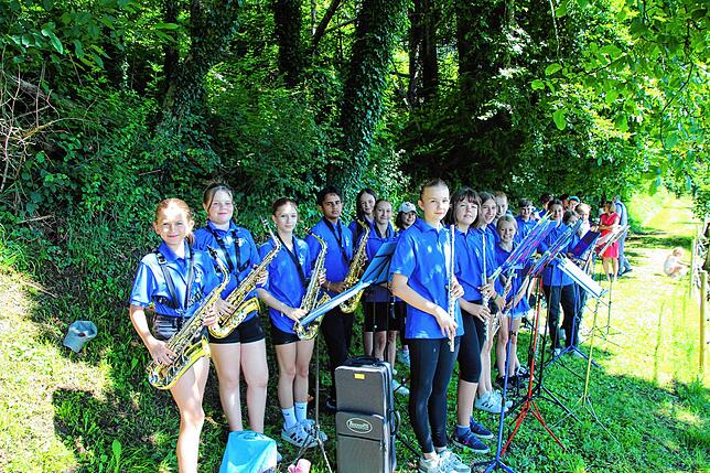 Für Musik rund um das Klosterfest Ofteringen sorgten das Jugendorchester JOW Wutöschingen (Bild) und Familie Kraft aus Riedern am Wald.