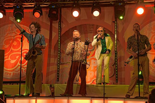 Bild 11: Papi's Pumpels: schrille Party im 70er Jahre-Look