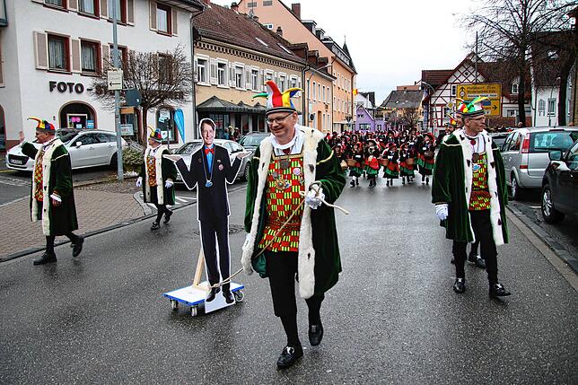 Bild 13: Erst als Pappfigur, dann live: Alle Bilder vom Tag mit Karl Lauterbach in Stockach