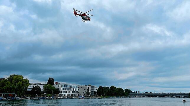 Auch ein Hubschrauber ist bei der Such-Aktion beteiligt.