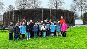 Die 3d der Grundschule Bad Dürrheim lernet die Geheimnisse der Heimat kennen und vor allem viel über Salz und Sole. Bild: Kubä