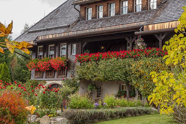 Das Heimatmuseum Hüsli im herbstlichen Gewand.