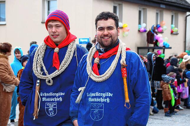 Bild 25: Großer Narrenumzug 2025 lockt zahlreiche Zuschauer an