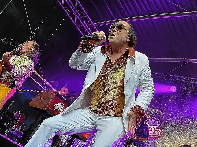 Bild 1: Papis Pumpels sorgen für grandiose Stimmung auf dem Rathausplatz in Bad Dürrheim