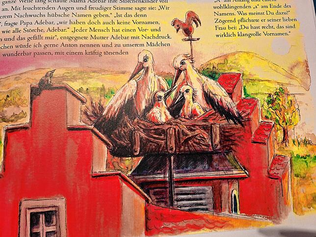 Unverkennbar: Die Bilderbuch-Störche brüten auf dem Allmendshofer Rathaus. Farbenprächtig sind die Illustrationen des Bilderbuches.