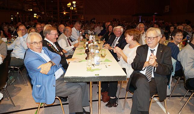 Rund 450 Gäste kommen zur Feier der Städtepartnerschaft.