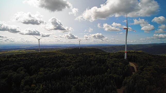 Derzeit sind drei weitere Windkraftanlagen auf Tengener Gemarkung in Planung. Im Bild sind die Tengener Anlagen ...