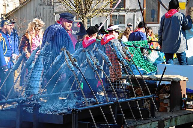 Bild 7: So bunt geht es beim Rosenmontagsumzug 2025 zu