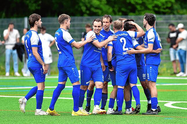 Bild 11: Der FC Radolfzell gewinnt gegen den FC Pfaffenweiler klar mit 5:0 – und wir haben die Fotos!