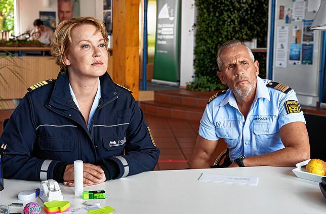 Vor und hinter der Kamera ein gutes Team: Nele Fehrenbach (Floriane Daniel) und Paul Schott (Tim Wilde).