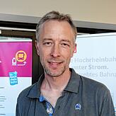 Niklas Beiserts Kinder gehen aufs Tiengener Gymnasium. Ab April 2026 müssen sie auf den Ersatzbus ausweichen, um hinzukommen.