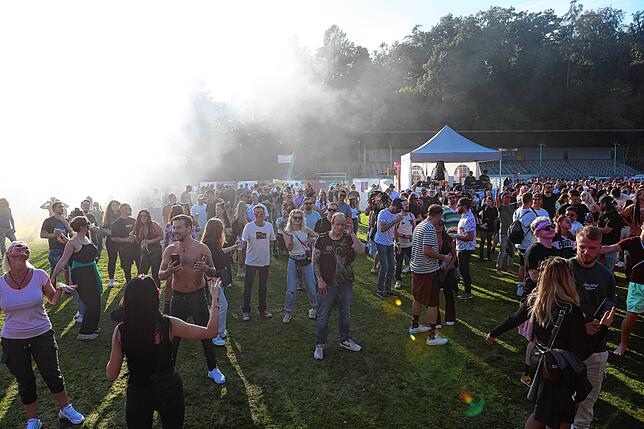 Bild 7: Konstanz: Elektro-Festival am See: Tausende singen, tanzen und feiern auf dem Gute-Zeit-Festival