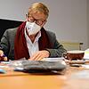 Roland Ballier bei der Arbeit. Der Maskenexperte hat zahlreiche FFP2-Modelle getestet &ndash; nur einige genügen den Ansprüchen und ...