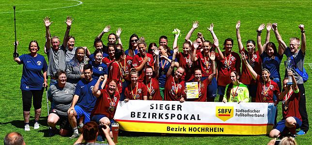 Bild 1: SG Rebland krönt ihr erstes Jahr mit dem Bezirkspokal &ndash; und wir haben Bilder!