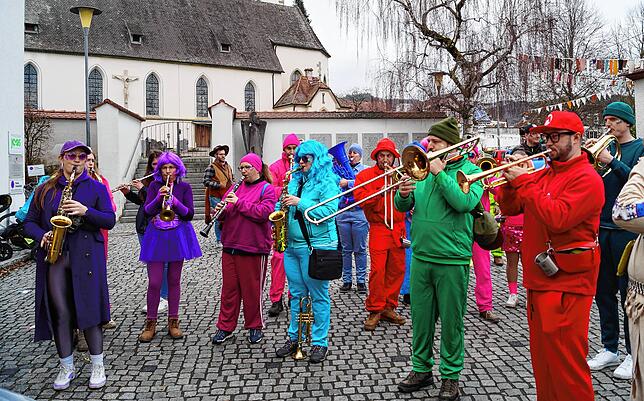Bild 17: So bunt war der Rathaussturm in Frickingen