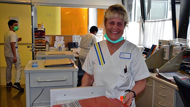 Karin Amann arbeitet seit 1993 &bdquo;mit Leib und Seele&ldquo;, wie sie selbst sagt, als Krankenschwester im Klinikum Friedrichshafen.