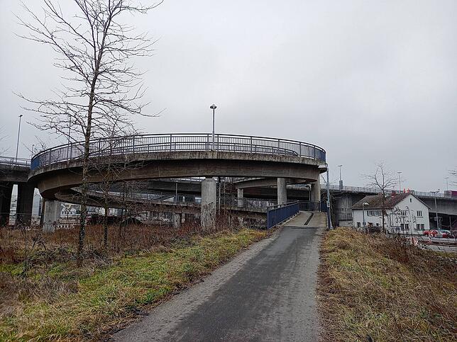 Die Stadtverwaltung empfiehlt, vom Paradies her kommend die Schänzlebrücke auf der Westseite zu überqueren und die Abfahrt auf der ...
