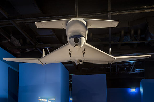 Bild 4: Vom Spielzeug bis zur Kriegswaffe: Diese Drohnen gibt es in der neuen Sommerausstellung des Zeppelin-Museums zu sehen
