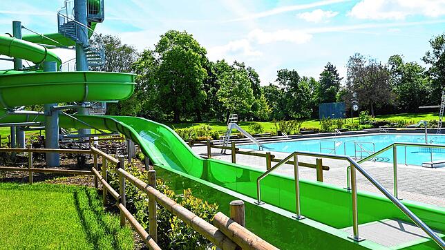 Das Lauchringer Schwimmbad ist nach intensiven Vorbereitungsarbeiten sauber hergerichtet und für den Badebetrieb gerüstet. Als besondere ...