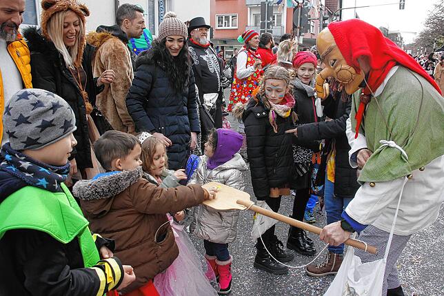 Bild 30: Bilder vom Narrenbaum-Umzug in Singen