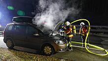 Ein Auto brannte auf der A98.