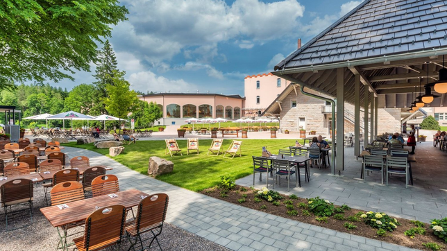 Die Rothaus-Brauerei in Grafenhausen bietet einen weitläufigen Biergarten, der zum gemütlichen Verweilen einlädt.