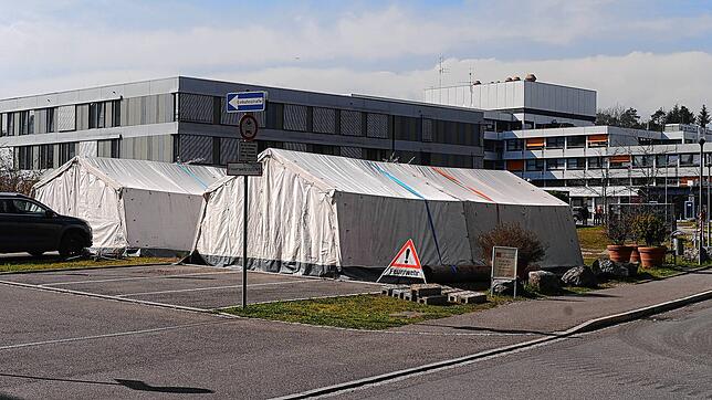 Das Klinikum Friedrichshafen ist vorbereitet für viele Corona-Patienten. Dazu wurden unter anderem zwischen Klinikum und Ärztehaus über ...
