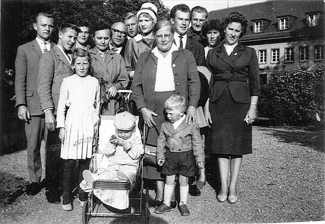 Familienfoto in bad Säckingen kurz vor der Auswanderung nach Australien 1961: Pablo Serazio selbst sitzt im Kinderwagen.
