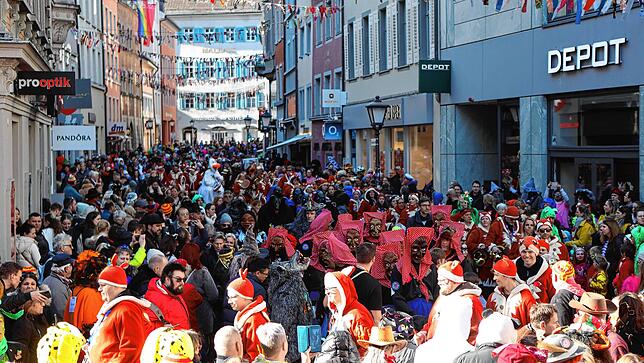 Bild 17: Jetzt geht&lsquo;s um die Wurst! Bilder vom Kaiserbrunnen am Rosenmontag